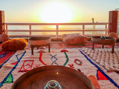 Cofanetto regalo 3 notti in un Riad con cena e 4 sessioni di surf o yoga vicino ad Agadir