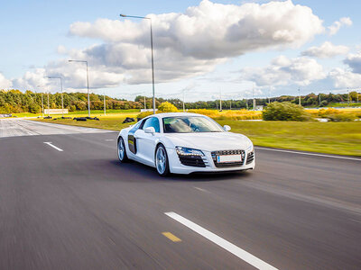 Kör Audi och Porsche på tävlingsbana för 1