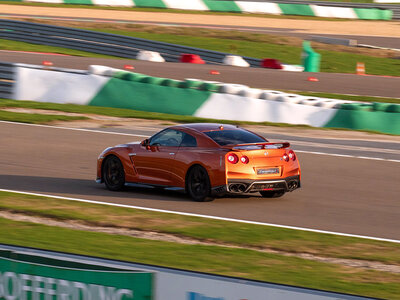 Stage de pilotage : 2 tours sur le circuit de Mettet en Nissan GTR