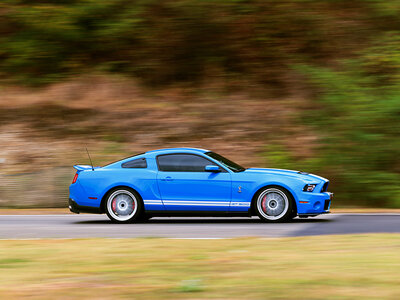 Cadeaubon 3 rondes als piloot in een Ford Mustang Shelby GT500 in Mettet