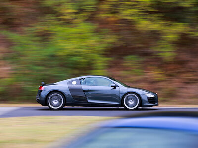 2 rondes als piloot in een Audi R8 V10 in Mettet