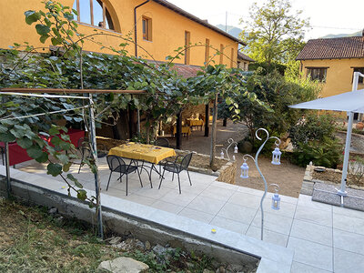 Cofanetto 1 notte con degustazione di vino e cena gourmet in Bio Agriturismo ad Asti