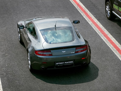 Coffret Stage de pilotage : 4 tours sur le circuit de Mettet en Aston Martin Vantage