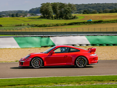 4 rondes in een Porsche 991 GT3 over het circuit van Mettet