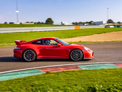 3 rondes in een Porsche 991 GT3 over het circuit van Mettet