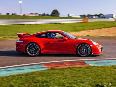 Cadeaubon 2 rondes als piloot in een Porsche 991 GT3 in Mettet