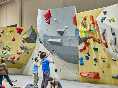 Clase de escalada de 1h en Vilanova i la Geltrú para 1 persona