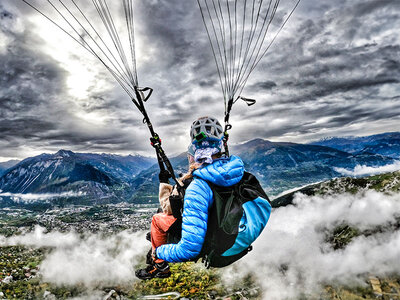 Geschenkbox Tandem-Gleitschirmflug für Anfänger über Leukerbad für 1 Person