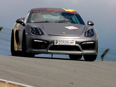 Rasante Renntaxifahrt im Porsche 718 Cayman GT4 auf dem Hockenheimring