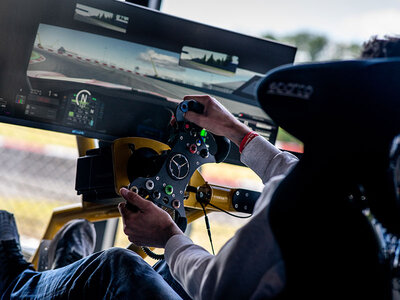 Geschenkbox 1 Stunde High-Speed-Herausforderung im Racing-Simulator für 2