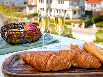 Coffret Petit-déjeuner avec bulles et activité romantique pour 2