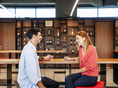 Caja Bodegas Beronia: visita y degustación de vinos y tapa para 2 personas