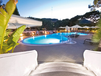 Cofanetto 2 notti di relax in hotel 4* di Ischia con accesso alla Spa termale e 1 gustosa cena