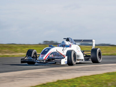 Stage de pilotage : 15 tours de circuit en Proto Funyo avec baptême passager en Formule Renault