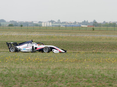 Stage de pilotage : 15 à 20 tours de circuit en Formule Renault 2.0