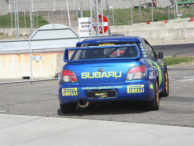 Cofanetto regalo 2 giri alla guida di una Subaru Rally sul Circuito di Pomposa in Emilia Romagna