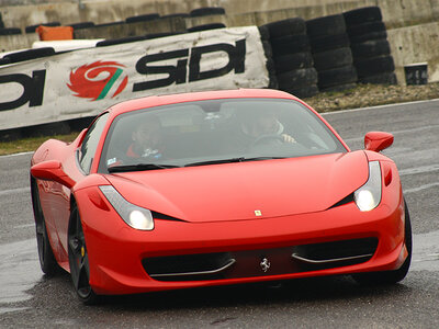 Papà in pista: 3 giri alla guida di una Ferrari 458 sul Circuito Castelletto di Branduzzo