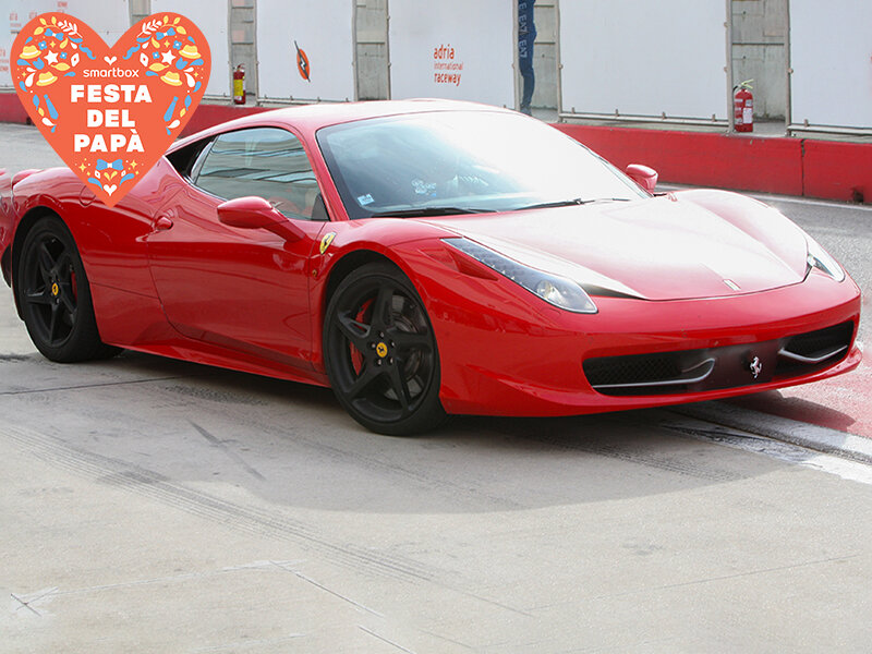 Papà in pista: 3 giri alla guida di una Ferrari 458 sul Circuito Castelletto di Branduzzo