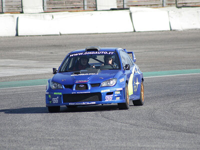 Cofanetto regalo 2 giri alla guida di una Subaru Rally sul Circuito di Lombardore in Piemonte