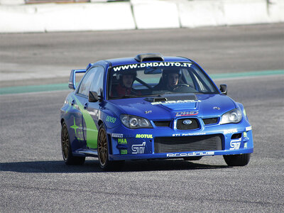 Box 2 Runden im Subaru Rally auf der Rennstrecke von Ottobiano