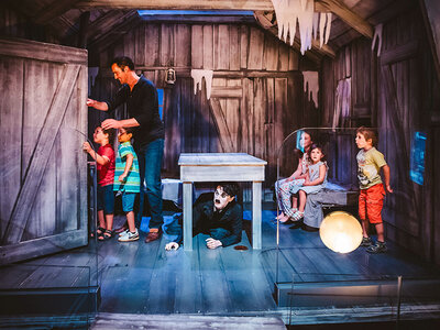 Eintritt für 1 Erwachsenen und 3 Kinder für das Chaplin's World Museum