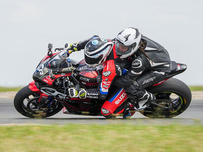 Coffret Baptême passager en moto : 3 tours à l'arrière d'un pilote professionnel sur le circuit de Nogaro