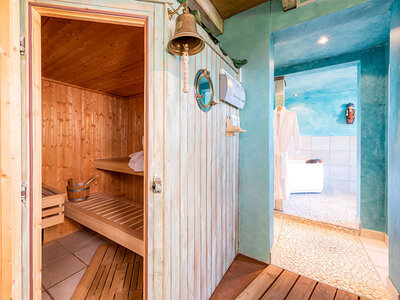 Box 1 Übernachtung in einer Themensuite mit Abendessen und Spa am Thunersee