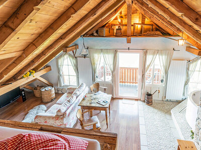 Romantische Übernachtung in einer Chalet Suite mit Abendessen und eigenem Spa am Thunersee