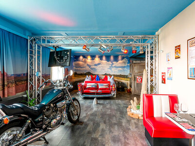 1 Übernachtung in einer Route 66 Suite mit Abendessen und privatem Spa am Thunersee