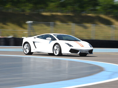 Coffret Stage de pilotage : 4 tours sur le circuit de l'Anneau du Rhin en Ferrari et Lamborghini ou Porsche