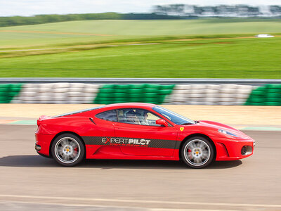 Cadeaubon 2 rondes als piloot in een Ferrari, Lamborghini of Porsche op het Circuit Geoparc