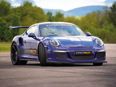 Stage de pilotage : 2 tours sur le circuit Geoparc en France en Ferrari, Lamborghini ou Porsche