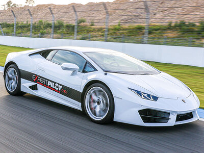 Cadeaubon 3 rondes als piloot in een Ferrari, Lamborghini of Porsche op het Circuit Geoparc