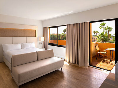 Caja Double Tree by Hilton Islantilla Beach Golf Resort 4*: 1 noche con spa y greens fee