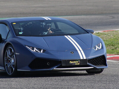 Cofanetto 1 giro su Lamborghini Huracán Avio sul Circuito Internazionale di Busca in Piemonte