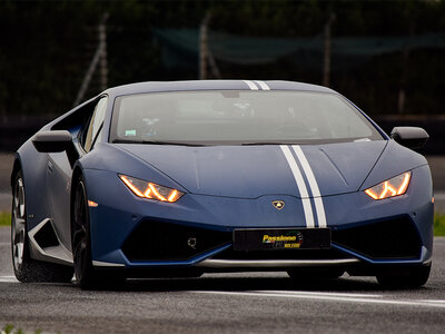 Cofanetto regalo 1 giro su Lamborghini Huracán Avio sul Circuito Internazionale di Busca in Piemonte