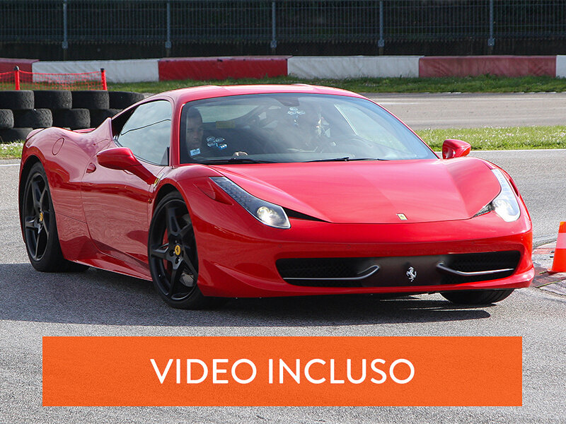 1 giro su una Ferrari 458 con video sul Circuito Internazionale di Busca in Piemonte