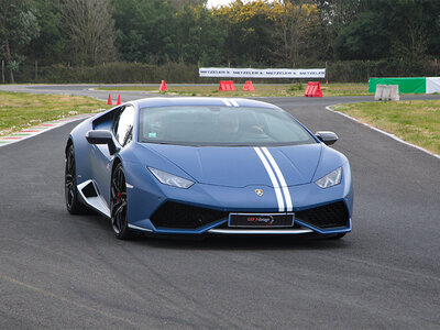 Cofanetto regalo 2 giri su Lamborghini Huracán Avio sul Circuito Internazionale di Busca in Piemonte