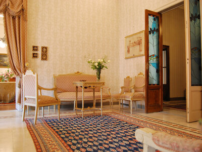 Cofanetto regalo Charme siciliano: 1 notte in camera Deluxe in Palazzo storico a Ragusa con e-bike tour