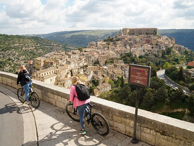 Charme siciliano: 1 notte in camera Deluxe in Palazzo storico a Ragusa con e-bike tour