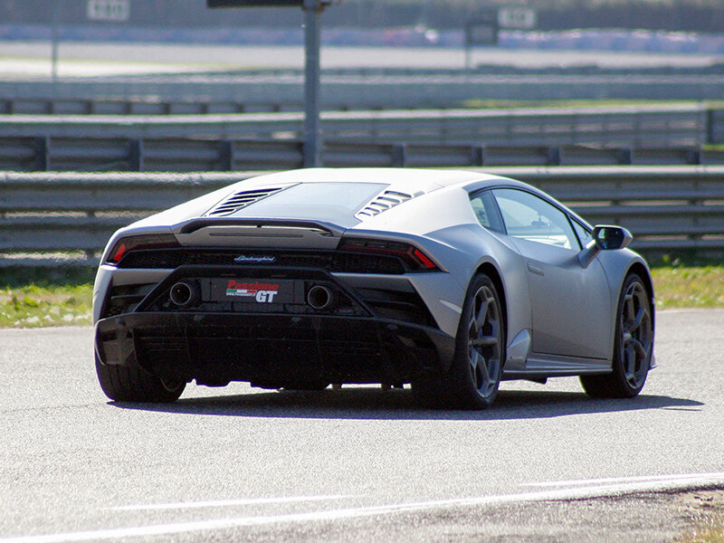 1 giro alla guida di una Lamborghini EVO al Circuito Internazionale di Busca in Piemonte