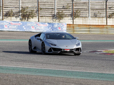 Cofanetto 1 giro alla guida di una Lamborghini EVO al Circuito Internazionale di Busca in Piemonte