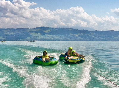 Box Action auf dem Wasser: Donut-Tube-Fahrt auf dem Bodensee