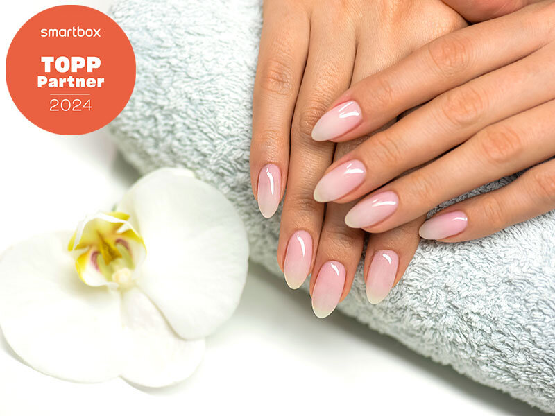 Manikyr med massage & spa