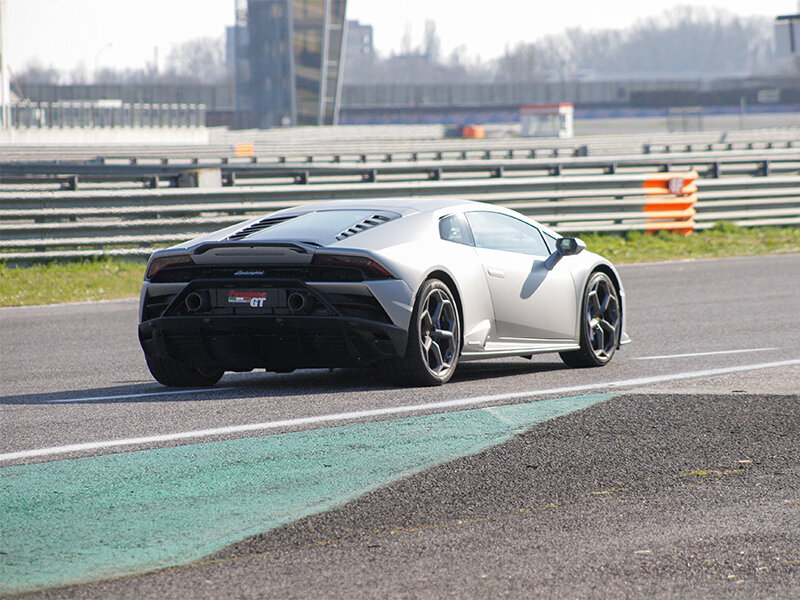 2 giri su circuito in Lamborghini Huracan EVO