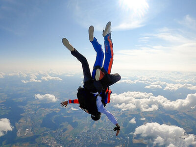 Cofanetto Skydive sulla Foresta Nera con paracadutismo in tandem a Merdingen per 1 persona