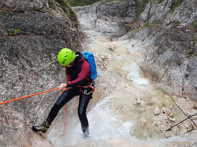 Mit Freude in den Abgrund: Einsteiger-Canyoning für 1 Person