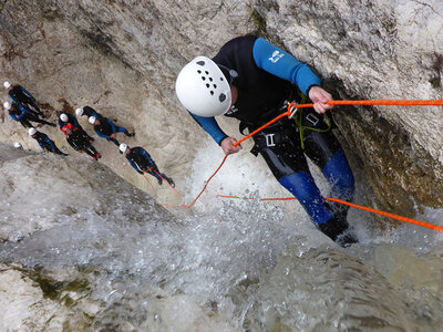 Box Mit Freude in den Abgrund: Einsteiger-Canyoning für 1 Person