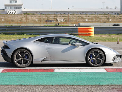 2 giri in Lamborghini Huracán EVO sul Circuito Internazionale di Busca in Piemonte