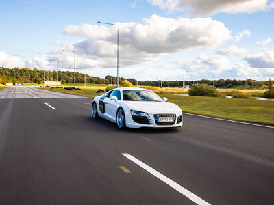 Boks 4 omgange på racerbane som co-driver i Audi R8